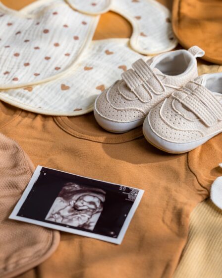 Zdjęcie USG z ubrankiem noworodka